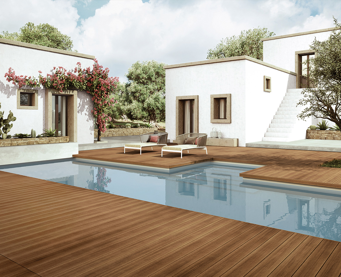 Poolterrasse mit Holzplanken in Naturton