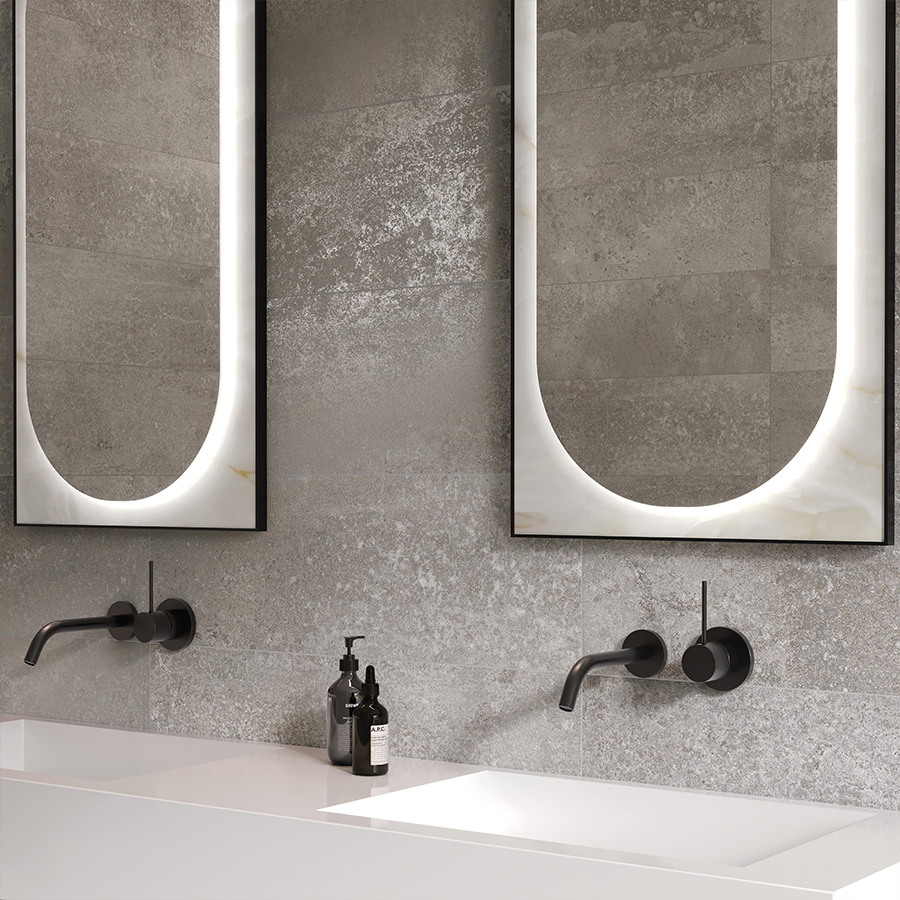 Dettaglio di bagno moderno con rivestimento grigio opaco