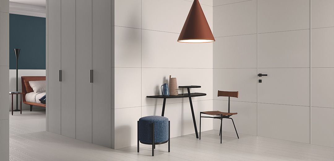 Lackierte Innentür mit Soft-Touch-Finish im eleganten Raum
